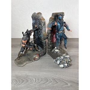 Mortal Kombat 9 Kollector's Edition Scorpion and Sub-Zero Bookends- EUC